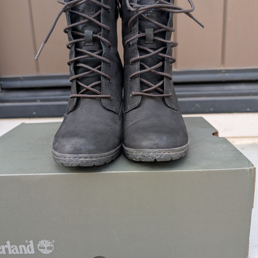 Timberland Black Heeled Boots with Modern Silhouette - Picture 3 of 7